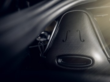 Aston Martin Vantage i DBS Superleggera 007
